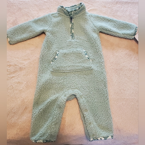 Carters one piece outfits - Picture 2 of 6